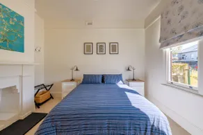 North Hobart Charm. Central location. - Image 4