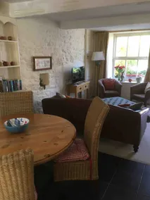 Quiet attractive cottage on edge of Kendal town. - Image 3