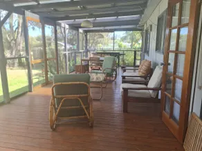 Raglan Cottage @Curley's Bay waterfront, screened deck, pets ✅️   ⛱️ 600m WiFi - Image 5