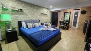 Palm's Luxury Suite with Private Jacuzzi - Image 4