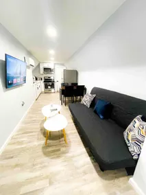 12minTo EWR Airport, Parking, King Bed, Spa Shower - Image 2