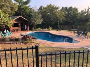 Peaceful 2 bedroom home in the country with pool - Image 3
