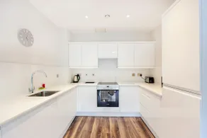 Beautiful 2-bed Apartment in Milton Keynes - Image 4