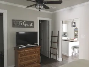 The Deluxe Suite - Image 4