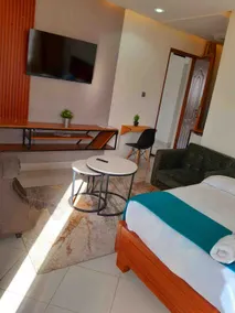 Sandalwood Suites - Cute Studio with Free Parking - Image 5