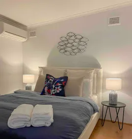 Cosy guesthouse with private garden - Image 3