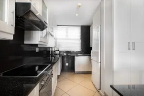 Deluxe Apartment, 2 Bedrooms, Sea View, Beachfront - Image 5