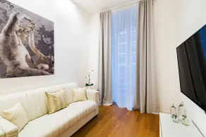 Refined 1-BR with balcony at Piazza Venezia - Image 4