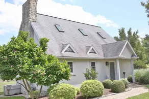 Romantic Cottage with Kitchen & Private Hot Tub - Image 2
