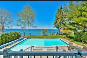 Stunning Waterfront Estate with private beach - Image 5