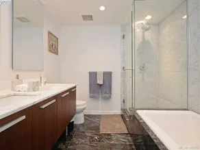 Luxury 1 bdrm. Empress view. Secure parking, pool. - Image 2