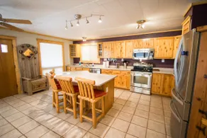 Magnifique chalet familial de 5 chambres au centre-ville de Red River! - Image 4