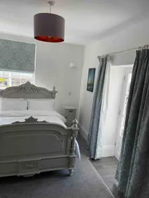 Master accommodation suite 2 sea view with balcony - Image 4