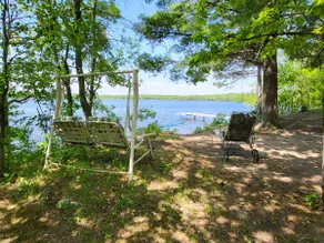 Happy Lakeside Getaway - Image 3