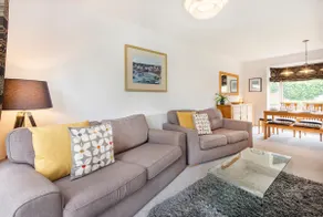 Woodlea House with Free Parking - Image 5
