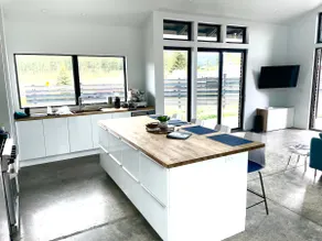 Nouvelle maison moderne sur Sylvan Lake Road - Image 3