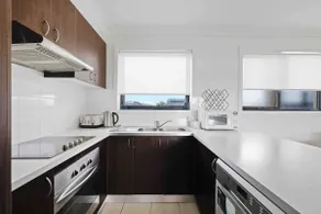 Main Street apartment in Cowes with linen - Image 5
