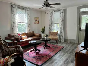 Cheerful historic home in Council Bluffs - Image 5
