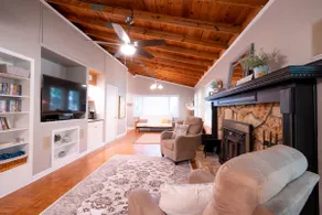 Waterfront cottage with dock on Lake Hartwell - Image 3