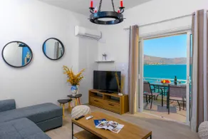 Margarita's Seafront Luxury Apartment - Image 3