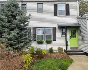 Green Door Townhome - Image 2