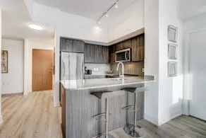 Luxury Waterfront Condo in Toronto - Image 5