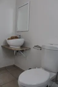 2.107-Conveniently located self catering Apartment - Image 2
