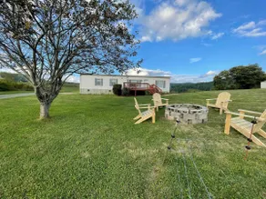 ① Pets OK ② 55\" HDTV ③ 5min to Blue Rid ③ Fire Pit - Image 3