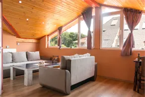 Convenient, Central Seaside Location! - Image 2