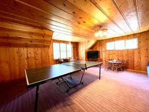 NOUVEAU! Détendez-vous dans une cabane de charme du milieu du siècle pour les familles. WiFi et câble - Image 4