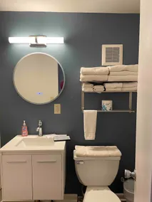 Charming King Efficiency with hot tub access - Image 4