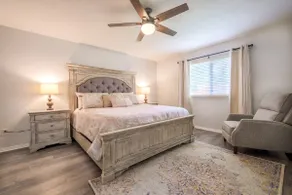 The Blue Door Farmhouse at the Heart of Irving and minutes to Dallas Downtown - Image 3