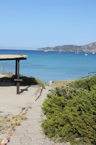 Villa with private waterfront - Image 4