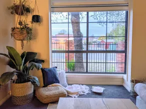 Central 3 bed 2 bath - outdoor living space - Image 3
