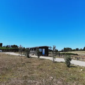 Cabin with parking. - Image 2