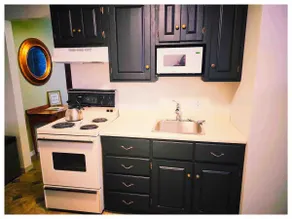 Bright Waterfront Lower-Level Suite - Image 5