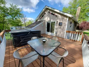 3BR Home w/ Hot Tub 1.5 blocks from Lake Como - Image 2