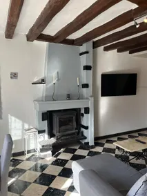 Stunning 2 bedroom townhouse in pretty village - Image 3
