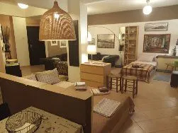 Spacious Cosy Apt (up to 5 guests) - Image 2