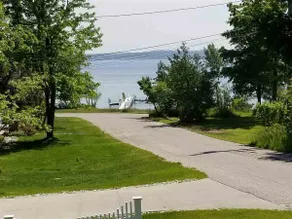 Im Lake Life Charlevoix ist das Leben immer besser - Golfwagen inklusive! - Image 4