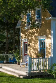 Charming Historic Cottage on Main in Mahone Bay - Image 2