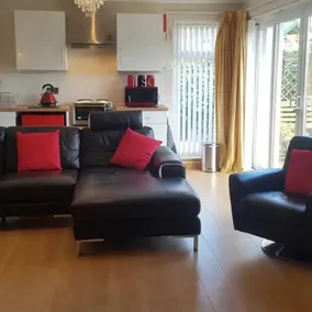 3 Bedroom in Montrose - Image 4