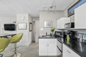 Flat 1, Park Free, Mass Ave, Downtown, King Bed - Image 3