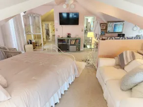 Entire 3rd-floor suite | balcony - Image 2