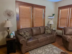 Quaint home with 2 fireplaces - Image 2