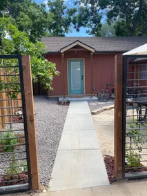 Unique small home close to dinning and breweries - Image 3
