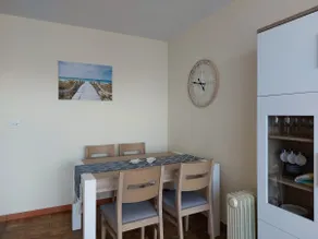 Spacious apartment with balcony overlooking the beach - Image 5