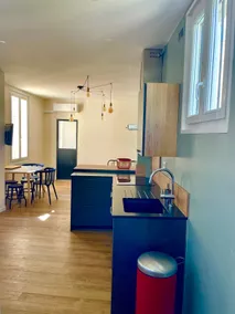 Spacious 3 bedrooms 5 min to beach/coves Free parking - Image 2
