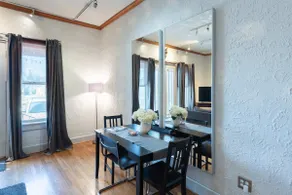 Delightful flat in the heart of Uptown/Oaklawn. - Image 2