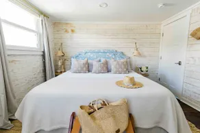 Hot Tub - Luxe Beach Bungalow, Steps to the Beach - Image 4